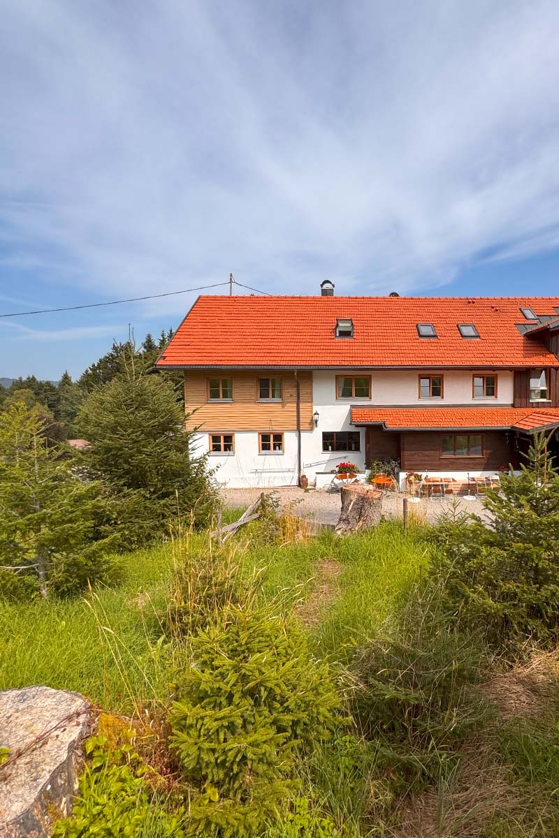 Allgaeuer Bergwald Gasthof Hirsch 1630 Choch Aussenansicht